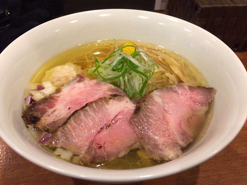 らぁ麺：魚介スープ+塩（750円）+レアチャーシュー（250円）