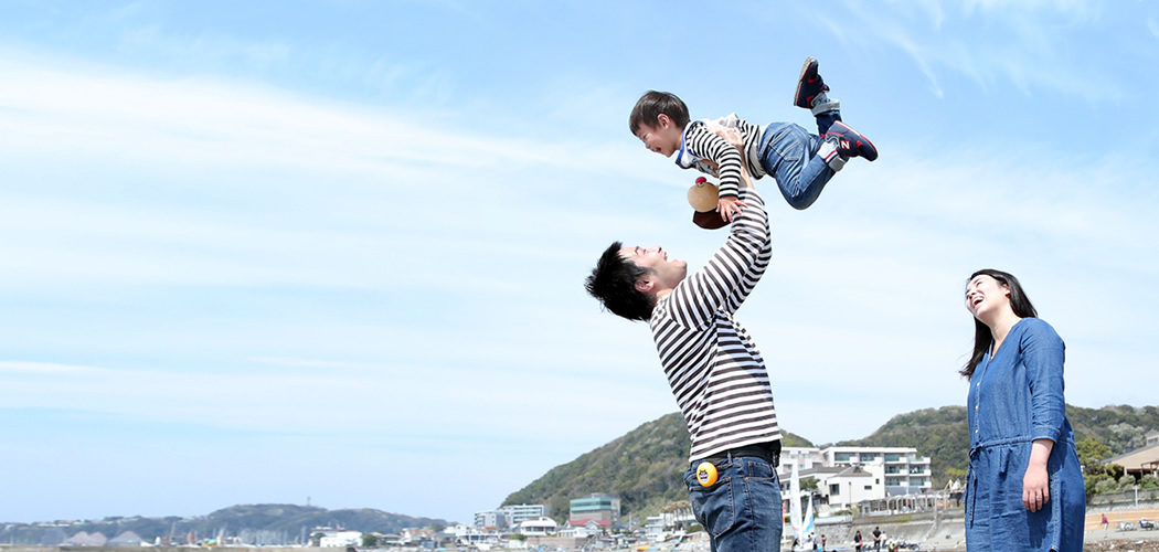 青空家族写真撮影会 家族の笑顔16 冬 葉山一色海岸で12 4 日 に開催 湘南ノオト